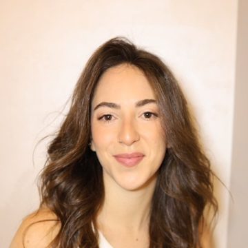 שירה שגב, מפתחת בוטים ואוטומציות לקליניקות אסתטיקה